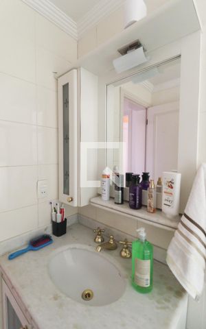 Apartamento à venda com 231m², 3 quartos e 2 vagas Apartamento à venda com 231m², 3 quartos e 2 vagasBanheiro