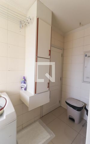 Apartamento à venda com 231m², 3 quartos e 2 vagas Apartamento à venda com 231m², 3 quartos e 2 vagasÁrea de Serviço