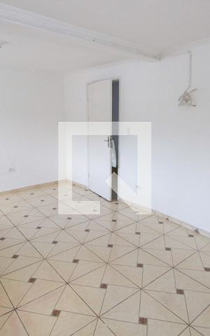Casa para alugar com 37m², 1 quarto e sem vagaSala / Quarto