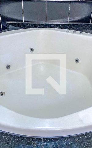 Casa à venda com 260m², 3 quartos e 8 vagasBanheiro da Suíte 2