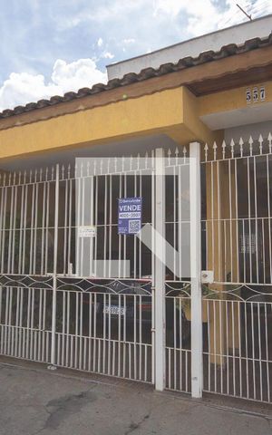 Casa à venda com 150m², 3 quartos e 1 vaga Casa à venda com 150m², 3 quartos e 1 vagaFachada