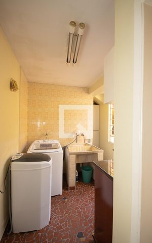 Casa à venda com 150m², 3 quartos e 1 vaga Casa à venda com 150m², 3 quartos e 1 vagaÁrea de Serviço
