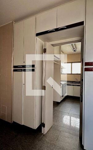 Apartamento à venda com 172m², 3 quartos e 2 vagas Apartamento à venda com 172m², 3 quartos e 2 vagasÁrea de Serviço