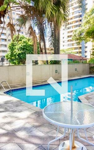 Apartamento à venda com 172m², 3 quartos e 2 vagas Apartamento à venda com 172m², 3 quartos e 2 vagasPiscina