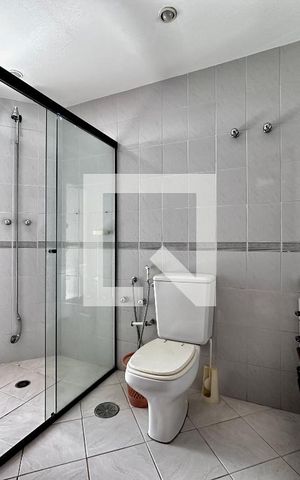 Apartamento à venda com 172m², 3 quartos e 2 vagas Apartamento à venda com 172m², 3 quartos e 2 vagasBanheiro Social