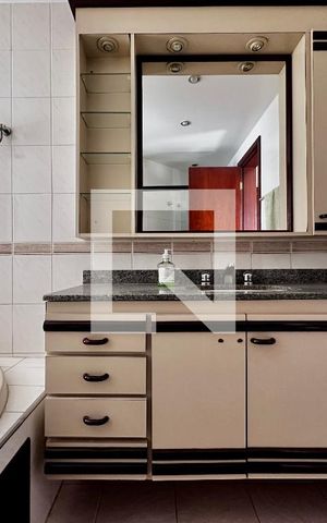 Apartamento à venda com 172m², 3 quartos e 2 vagas Apartamento à venda com 172m², 3 quartos e 2 vagasBanheiro Suíte