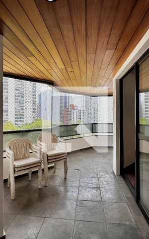 Apartamento à venda com 172m², 3 quartos e 2 vagas Apartamento à venda com 172m², 3 quartos e 2 vagasSacada
