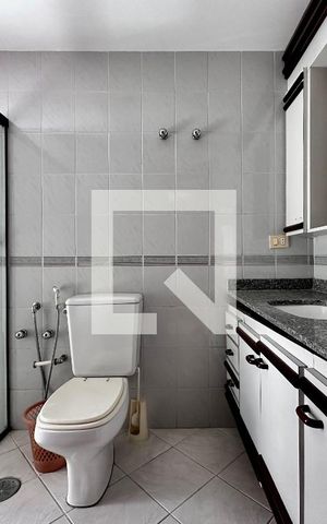 Apartamento à venda com 172m², 3 quartos e 2 vagas Apartamento à venda com 172m², 3 quartos e 2 vagasBanheiro Social