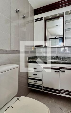 Apartamento à venda com 172m², 3 quartos e 2 vagas Apartamento à venda com 172m², 3 quartos e 2 vagasBanheiro Social