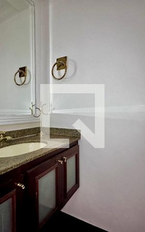 Apartamento à venda com 172m², 3 quartos e 2 vagas Apartamento à venda com 172m², 3 quartos e 2 vagasLavabo