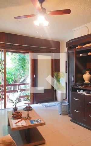 Casa à venda com 360m², 3 quartos e 2 vagas Casa à venda com 360m², 3 quartos e 2 vagasSala