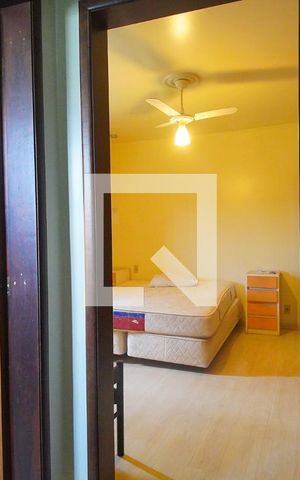 Casa à venda com 360m², 3 quartos e 2 vagas Casa à venda com 360m², 3 quartos e 2 vagasCloset da suíte