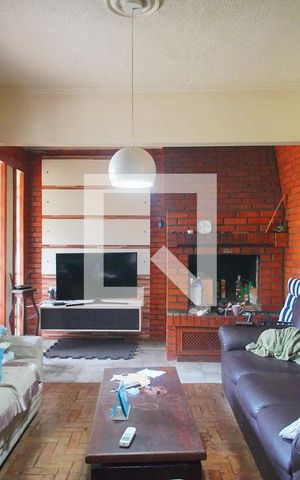 Casa à venda com 360m², 3 quartos e 2 vagas Casa à venda com 360m², 3 quartos e 2 vagasSala de TV