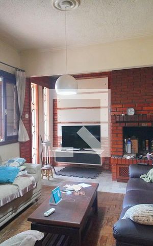 Casa à venda com 360m², 3 quartos e 2 vagas Casa à venda com 360m², 3 quartos e 2 vagasSala de TV