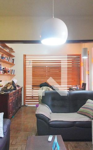 Casa à venda com 360m², 3 quartos e 2 vagas Casa à venda com 360m², 3 quartos e 2 vagasSala de TV