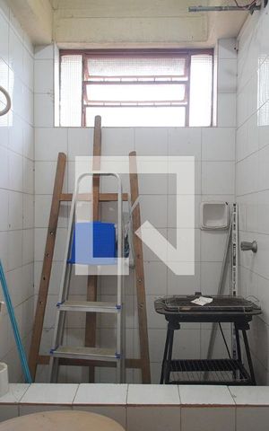 Casa à venda com 360m², 3 quartos e 2 vagas Casa à venda com 360m², 3 quartos e 2 vagasBanheiro 2