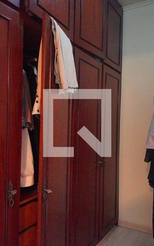 Casa à venda com 360m², 3 quartos e 2 vagas Casa à venda com 360m², 3 quartos e 2 vagasCloset da suíte