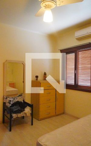 Casa à venda com 360m², 3 quartos e 2 vagas Casa à venda com 360m², 3 quartos e 2 vagasSuíte