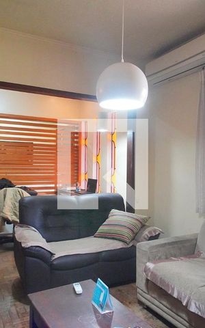 Casa à venda com 360m², 3 quartos e 2 vagas Casa à venda com 360m², 3 quartos e 2 vagasSala de TV
