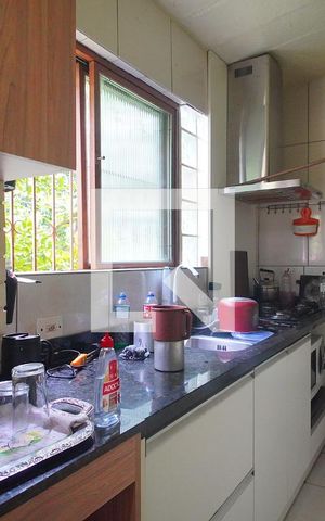 Casa à venda com 360m², 3 quartos e 2 vagas Casa à venda com 360m², 3 quartos e 2 vagasCozinha