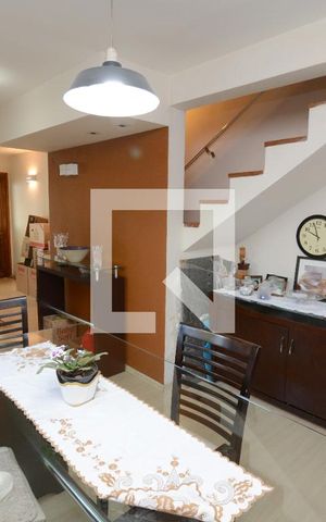 Casa de condomínio para alugar com 140m², 3 quartos e 2 vagasSala
