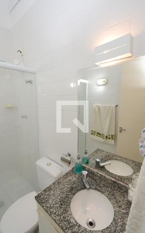 Casa de condomínio para alugar com 140m², 3 quartos e 2 vagasBanheiro da Suíte 1