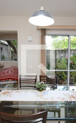 Casa de condomínio para alugar com 140m², 3 quartos e 2 vagasSala