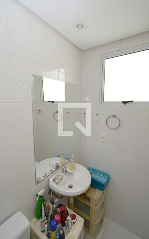 Casa de condomínio para alugar com 140m², 3 quartos e 2 vagasBanheiro