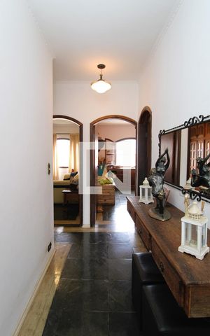 Casa à venda com 280m², 3 quartos e 2 vagasCorredor - Quartos