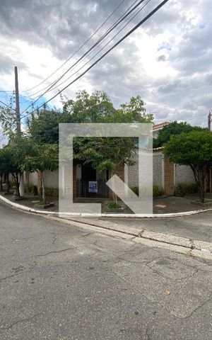 Casa à venda com 280m², 3 quartos e 2 vagas Casa à venda com 280m², 3 quartos e 2 vagasFachada