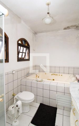 Casa à venda com 280m², 3 quartos e 2 vagasBanheiro da Suíte