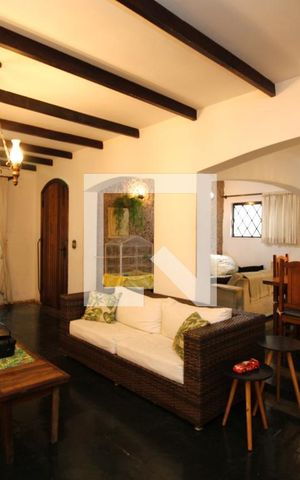 Casa à venda com 280m², 3 quartos e 2 vagasSala