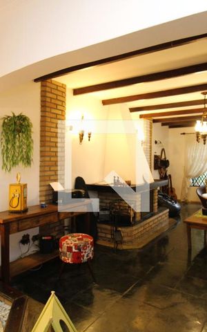 Casa à venda com 280m², 3 quartos e 2 vagasSala