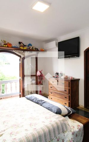 Casa à venda com 280m², 3 quartos e 2 vagasSuíte