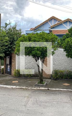 Casa à venda com 280m², 3 quartos e 2 vagas Casa à venda com 280m², 3 quartos e 2 vagasFachada