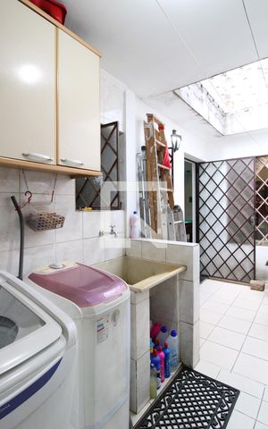 Casa à venda com 280m², 3 quartos e 2 vagasÁrea de Serviço