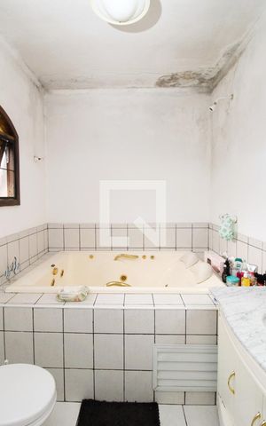 Casa à venda com 280m², 3 quartos e 2 vagasBanheiro da Suíte