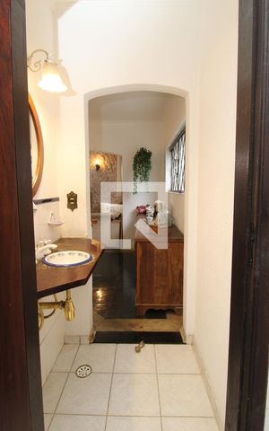 Casa à venda com 280m², 3 quartos e 2 vagasLavabo