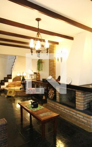 Casa à venda com 280m², 3 quartos e 2 vagasSala