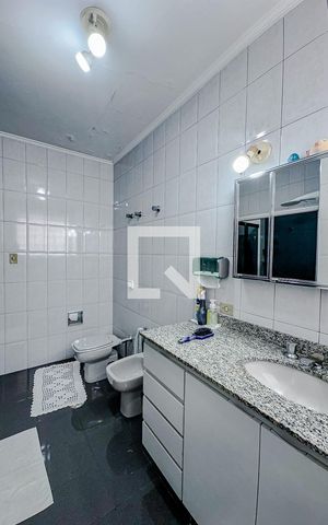 Casa à venda com 324m², 4 quartos e 3 vagasBanheiro