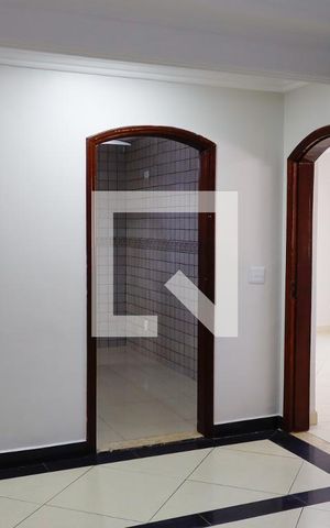Casa à venda com 256m², 4 quartos e 4 vagas Casa à venda com 256m², 4 quartos e 4 vagasSala
