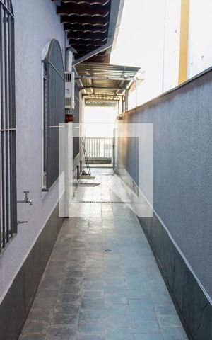 Casa à venda com 256m², 4 quartos e 4 vagas Casa à venda com 256m², 4 quartos e 4 vagasCorredor