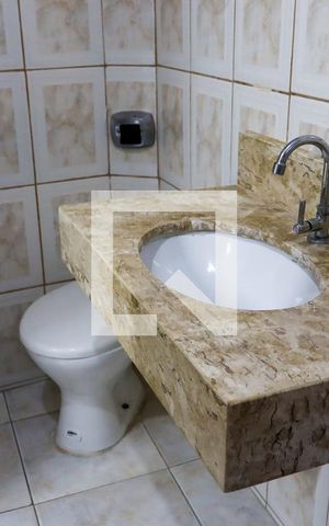 Casa à venda com 256m², 4 quartos e 4 vagas Casa à venda com 256m², 4 quartos e 4 vagasBanheiro 2