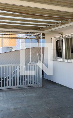 Casa à venda com 256m², 4 quartos e 4 vagas Casa à venda com 256m², 4 quartos e 4 vagasSacada