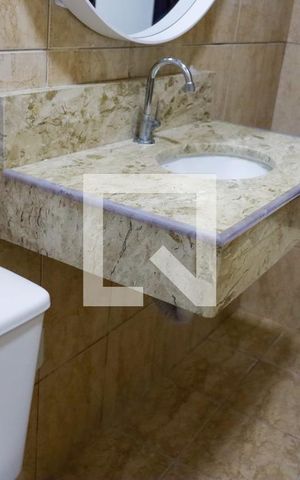 Casa à venda com 256m², 4 quartos e 4 vagas Casa à venda com 256m², 4 quartos e 4 vagasBanheiro