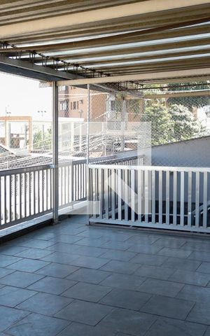 Casa à venda com 256m², 4 quartos e 4 vagas Casa à venda com 256m², 4 quartos e 4 vagasSacada