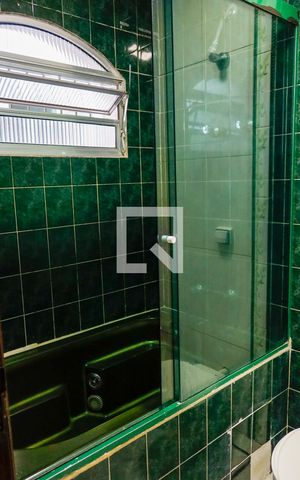 Casa à venda com 256m², 4 quartos e 4 vagas Casa à venda com 256m², 4 quartos e 4 vagasBanheiro da Suíte 4