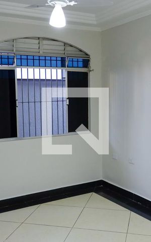 Casa à venda com 256m², 4 quartos e 4 vagas Casa à venda com 256m², 4 quartos e 4 vagasSala