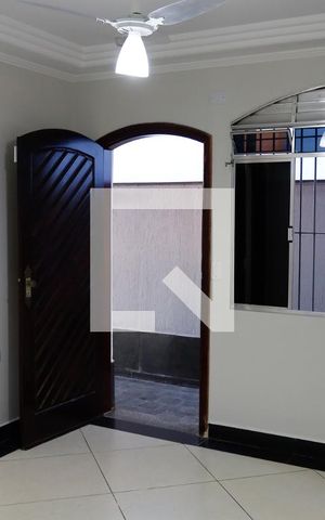 Casa à venda com 256m², 4 quartos e 4 vagas Casa à venda com 256m², 4 quartos e 4 vagasSala