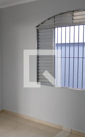 Casa à venda com 256m², 4 quartos e 4 vagas Casa à venda com 256m², 4 quartos e 4 vagasQuarto 1